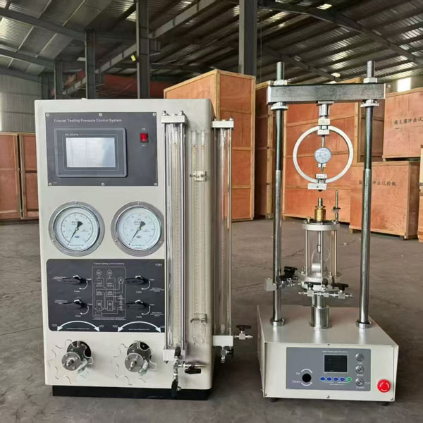 Töjningskontrollerad triaxial apparat